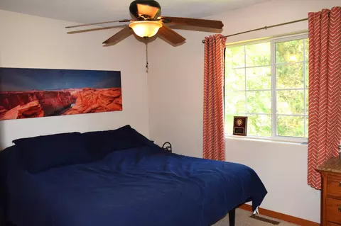 Bedroom - 913 Thomas Rd SW, Bemidji, MN 56601 photo 1 of 7