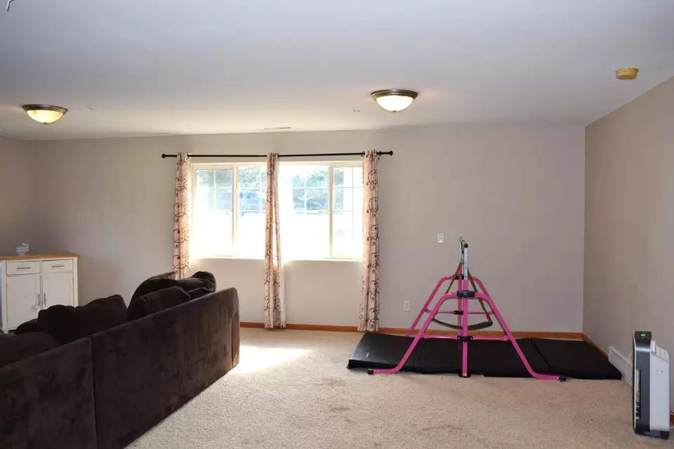 Living - 913 Thomas Rd SW, Bemidji, MN 56601 photo 6 of 8