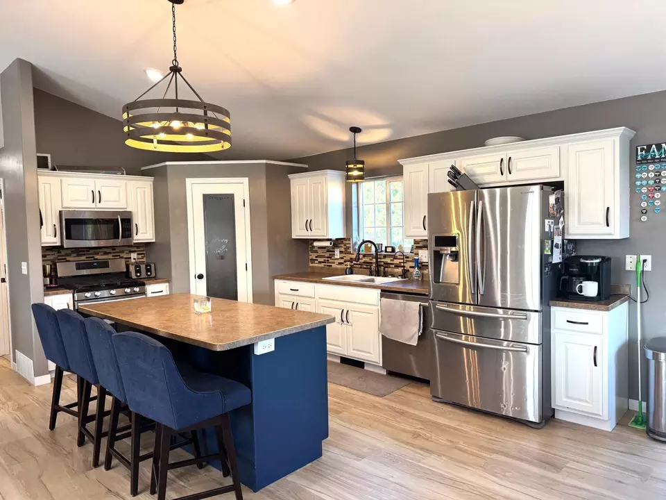 Kitchen - 913 Thomas Rd SW, Bemidji, MN 56601 photo 1 of 6