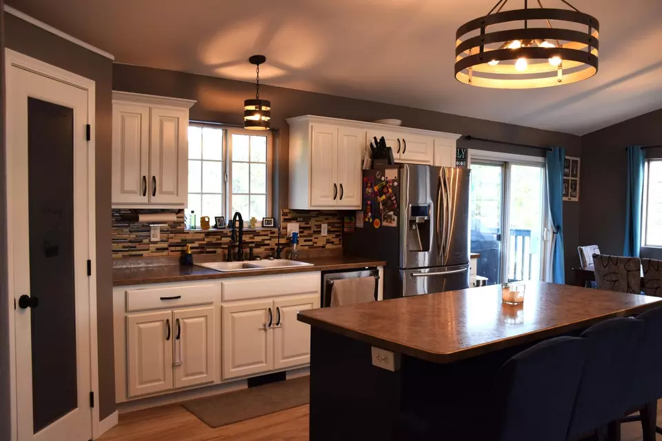 Kitchen - 913 Thomas Rd SW, Bemidji, MN 56601 photo 6 of 6