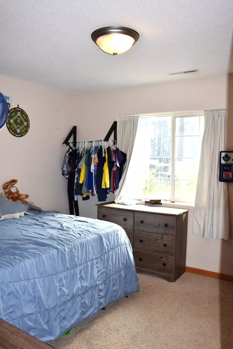 Bedroom - 913 Thomas Rd SW, Bemidji, MN 56601 photo 5 of 7
