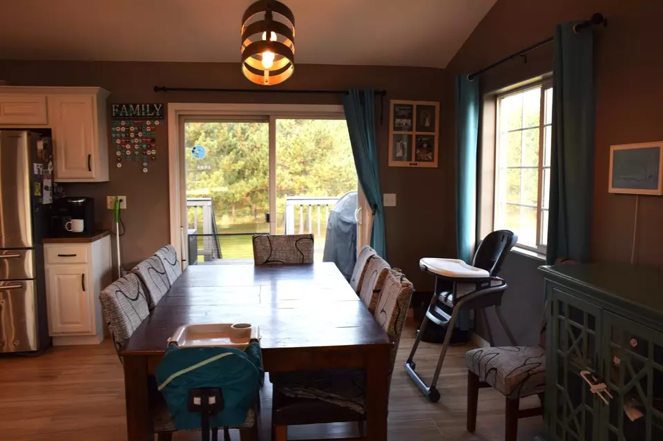 Dining - 913 Thomas Rd SW, Bemidji, MN 56601 photo 3 of 4