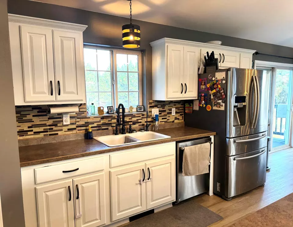 Kitchen - 913 Thomas Rd SW, Bemidji, MN 56601 photo 2 of 6