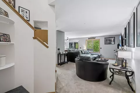441 Pleasant Ln, Chaska, MN 55318