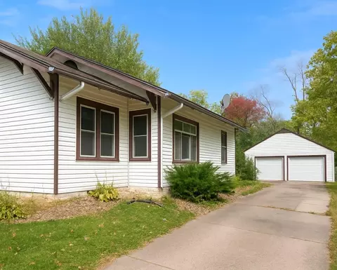 414 8th St SE, Waseca, MN 56093