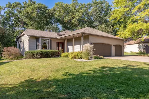 7697 Upper 20th St N, Oakdale, MN 55128
