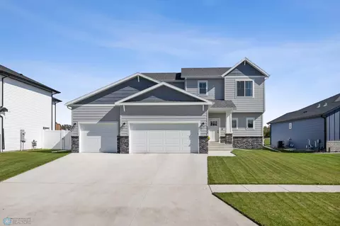 6844 14th St S, Fargo, ND 58104