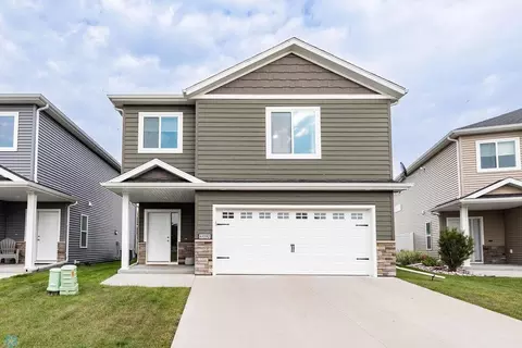6092 14th St S, Fargo, ND 58104
