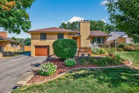 2554 Bittersweet Ln, Maplewood, MN 55109