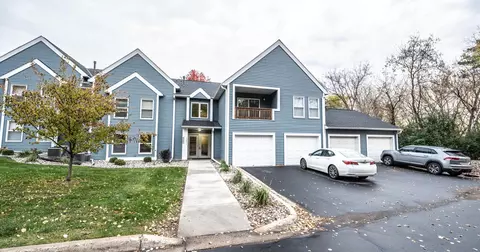 1381 Berry Ridge Rd #403, Eagan, MN 55123