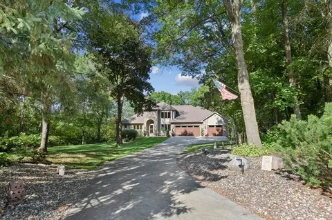 18444 Valley Ridge Ct, Credit River, MN 55372