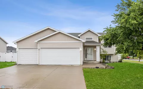 4709 48th Ave S, Fargo, ND 58104