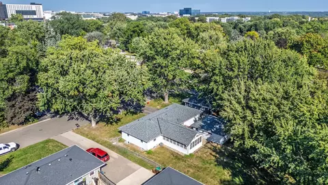 View/Area - 1913 E 86 12 St, Bloomington, MN 55425 photo 2 of 8