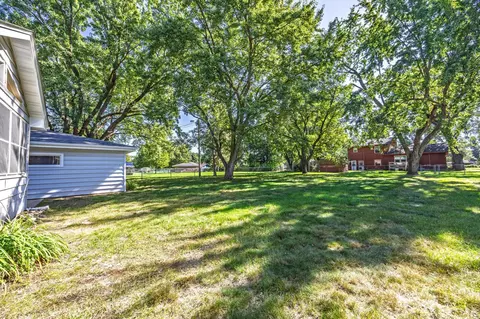 Exterior - 1913 E 86 12 St, Bloomington, MN 55425 photo 13 of 18