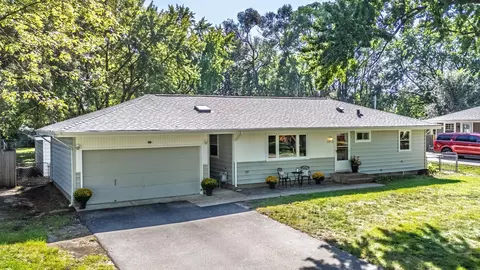 1913 E 86 12 St, Bloomington, MN 55425