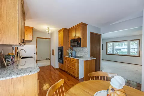 Kitchen - 1913 E 86 12 St, Bloomington, MN 55425 photo 5 of 6