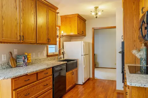 Kitchen - 1913 E 86 12 St, Bloomington, MN 55425 photo 3 of 6