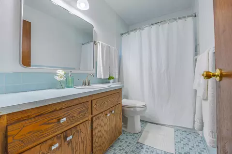 Bath - 1913 E 86 12 St, Bloomington, MN 55425 photo 2 of 5