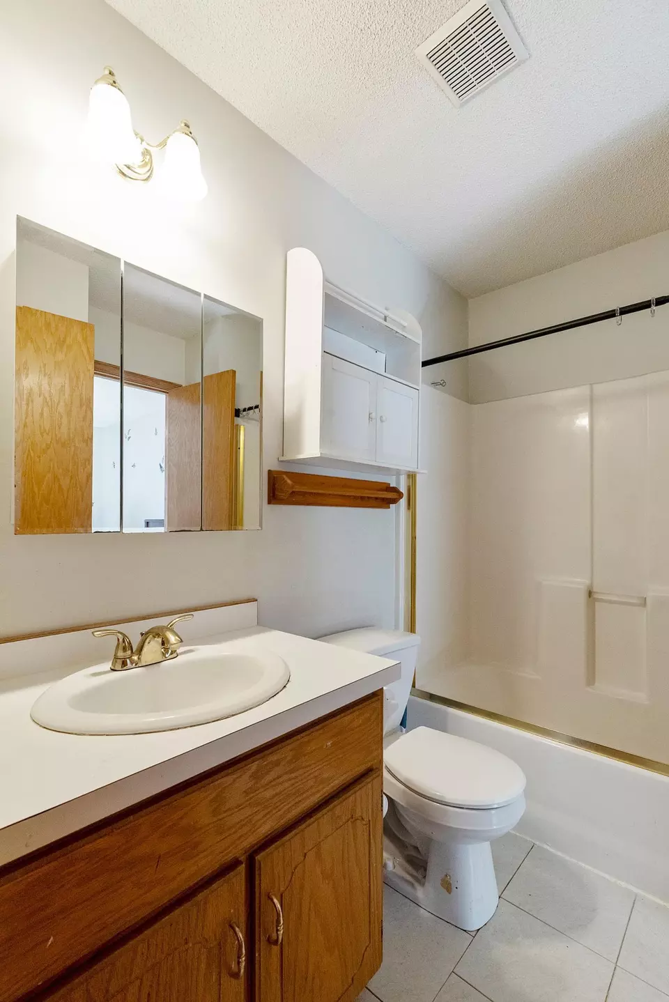 Bath - 4650 Pondview Cir, Big Lake, MN 55309 photo 1 of 2