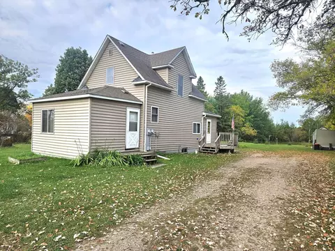 35 State St, Holt, MN 56738