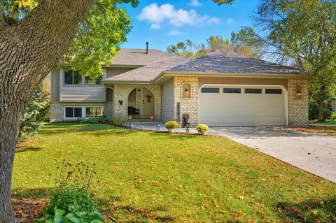 1979 Helena Ct N, Oakdale, MN 55128