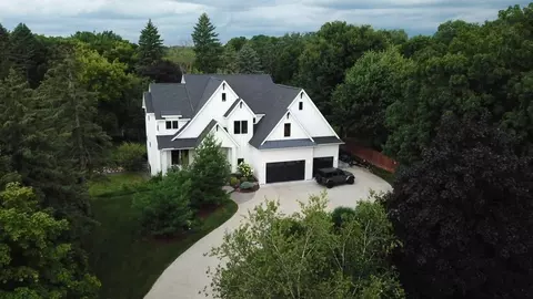 4040 Tonkawood Rd, Minnetonka, MN 55345
