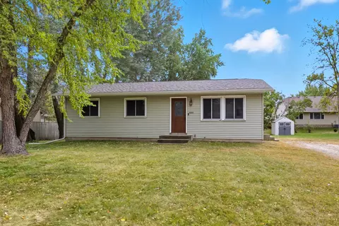 686 Northgate Dr, Winsted, MN 55395
