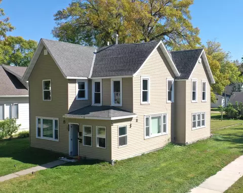 200 E 1st St, Morris, MN 56267
