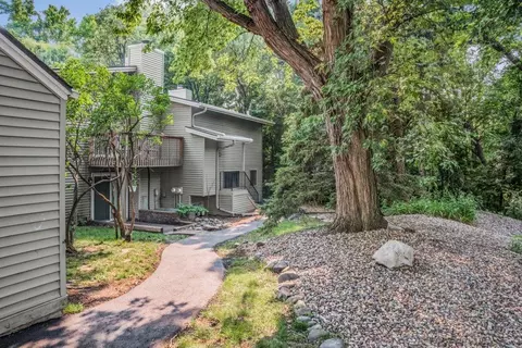 5516 E Bavarian Pass, Fridley, MN 55432
