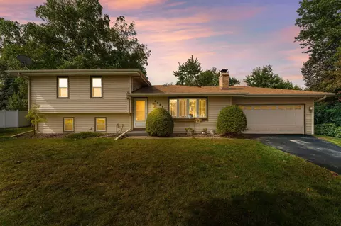 3847 Lodestone Cir, Eagan, MN 55122