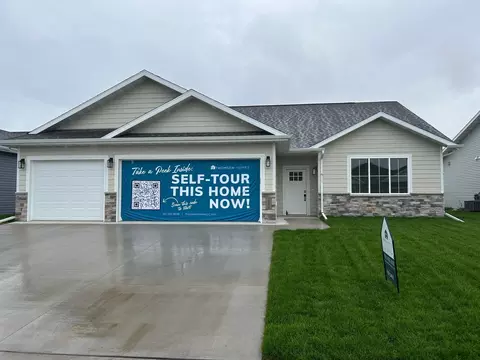 7354 29th St S, Fargo, ND 58104