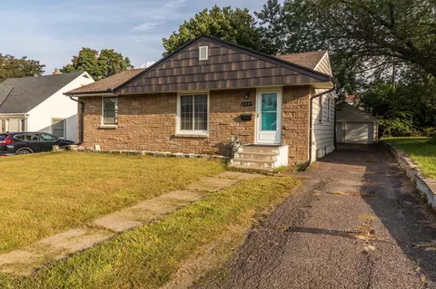 2243 3rd St E, Saint Paul, MN 55119