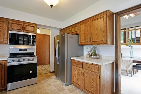Kitchen - 1865 Deer Hills Trl, Eagan, MN 55122 photo 3 of 3