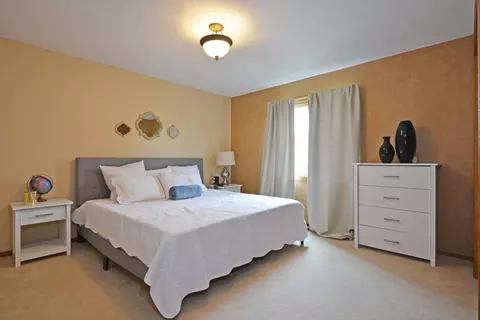 Bedroom - 1865 Deer Hills Trl, Eagan, MN 55122 photo 4 of 7
