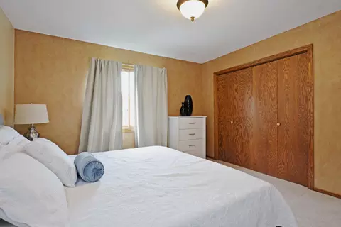 Bedroom - 1865 Deer Hills Trl, Eagan, MN 55122 photo 3 of 7
