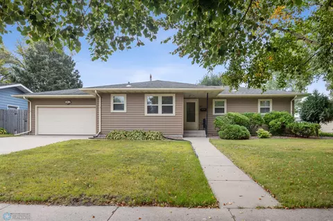 903 22nd Ave S, Moorhead, MN 56560