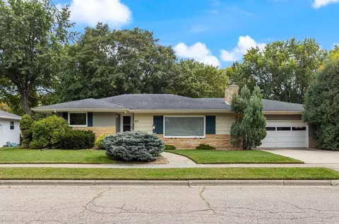 617 Camden Dr, Marshall, MN 56258