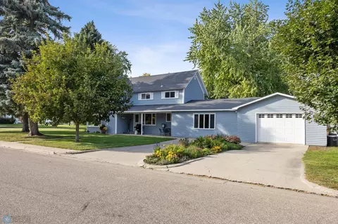 802 2nd St N, Casselton, ND 58012