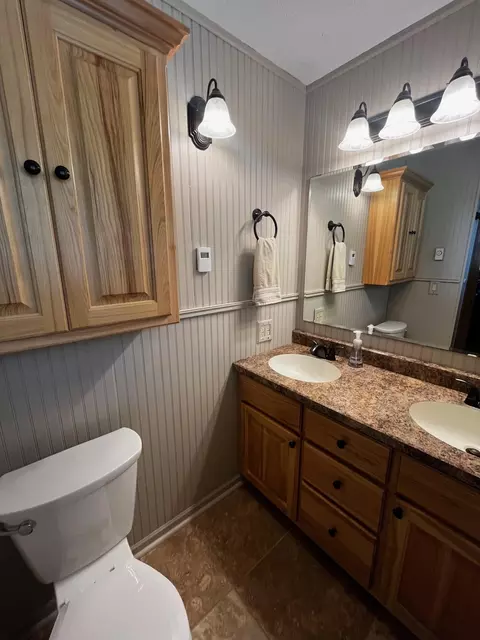 Bath - 15629 Patterson Rd, Brainerd, MN 56401 photo 2 of 11