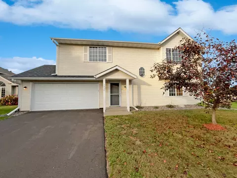 7866 31st St N, Oakdale, MN 55128