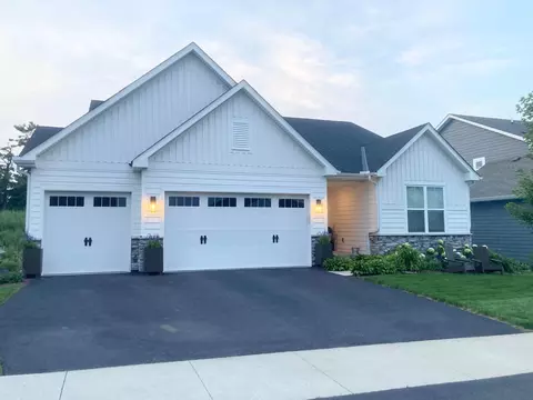 7053 Pearl Dr, Chanhassen, MN 55317