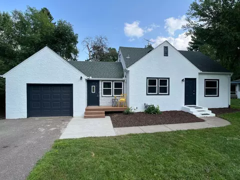 2228 Hendry Pl N, Maplewood, MN 55117