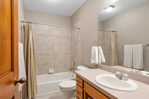 Bath - 6961 Meadow Ct, Centerville, MN 55038 photo 4 of 5