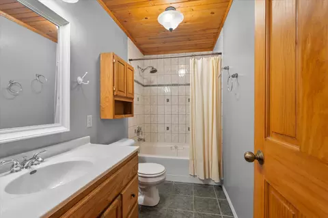 Bath - 6961 Meadow Ct, Centerville, MN 55038 photo 5 of 5