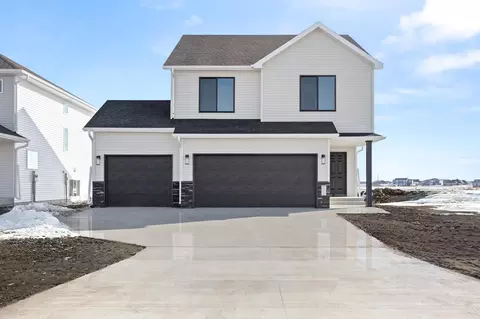 6732 32nd St S, Fargo, ND 58104