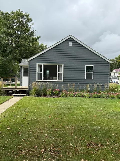 308 S Oak St, Hendricks, MN 56136