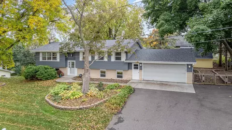 956 Orchard Ln, Roseville, MN 55113