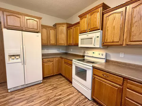Kitchen - 2908 9th Ave SE, Willmar, MN 56201 photo 2 of 4