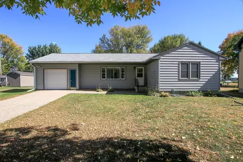 221 3rd Ave S, Brownton, MN 55312
