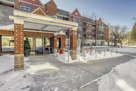 500 County Road B W #202, Roseville, MN 55113